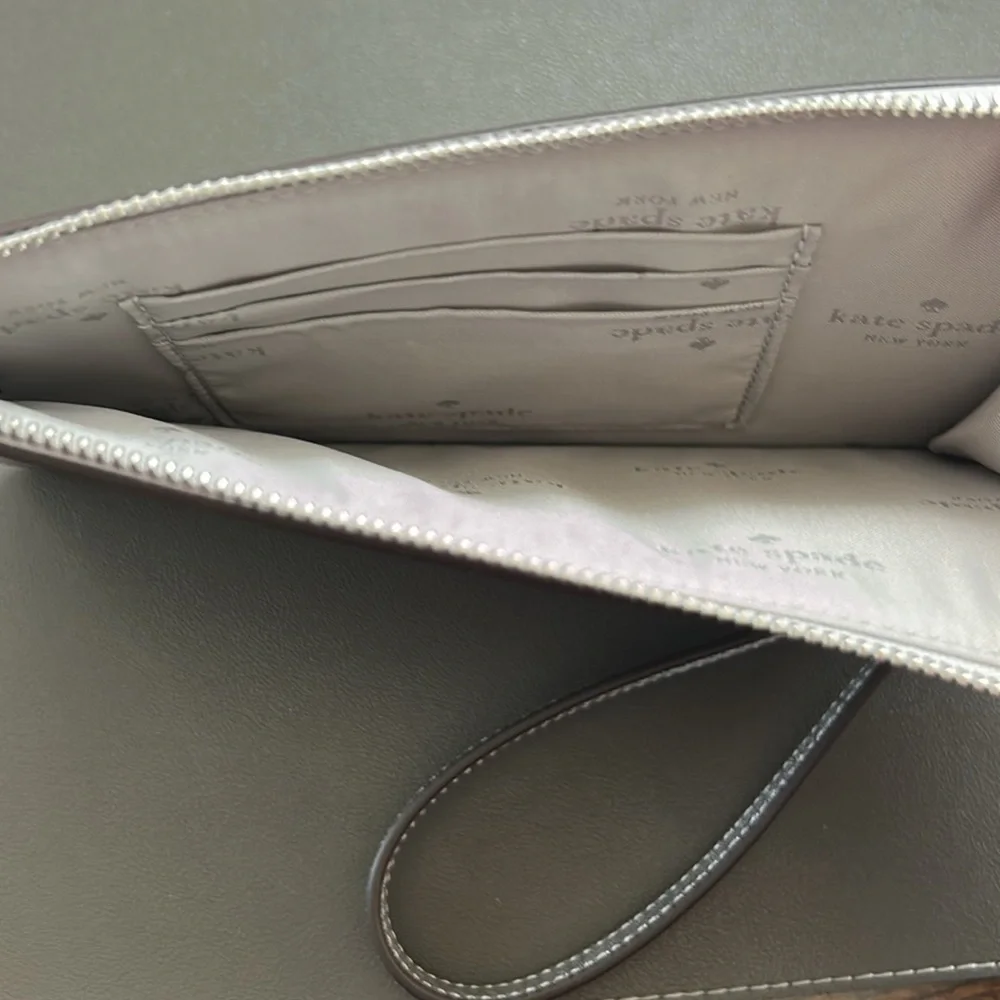 Kate Spade Gray Star Wristlet —  NWOT - Picture 3 of 3